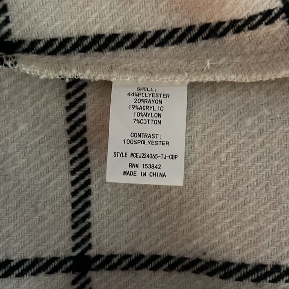 Long button down shirt jacket - Picture 3 of 4